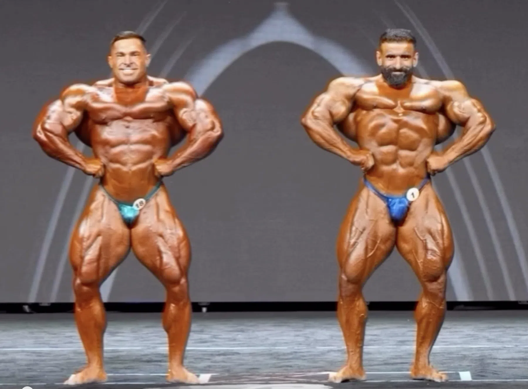Lunsford en Hadi naast elkaar op het podium van Mr Olympia